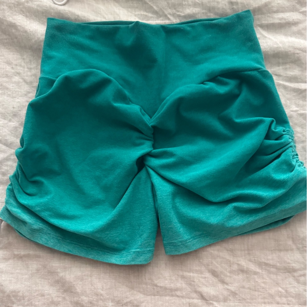 Bombshell Sportswear green slight hombre Athletic Shorts Set. - Picture 2 of 5
